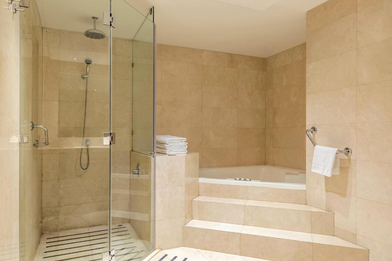 Sheraton Miramar Hotel & Convention Center Vina del Mar Exterior photo A shower enclosure with a fixed glass door